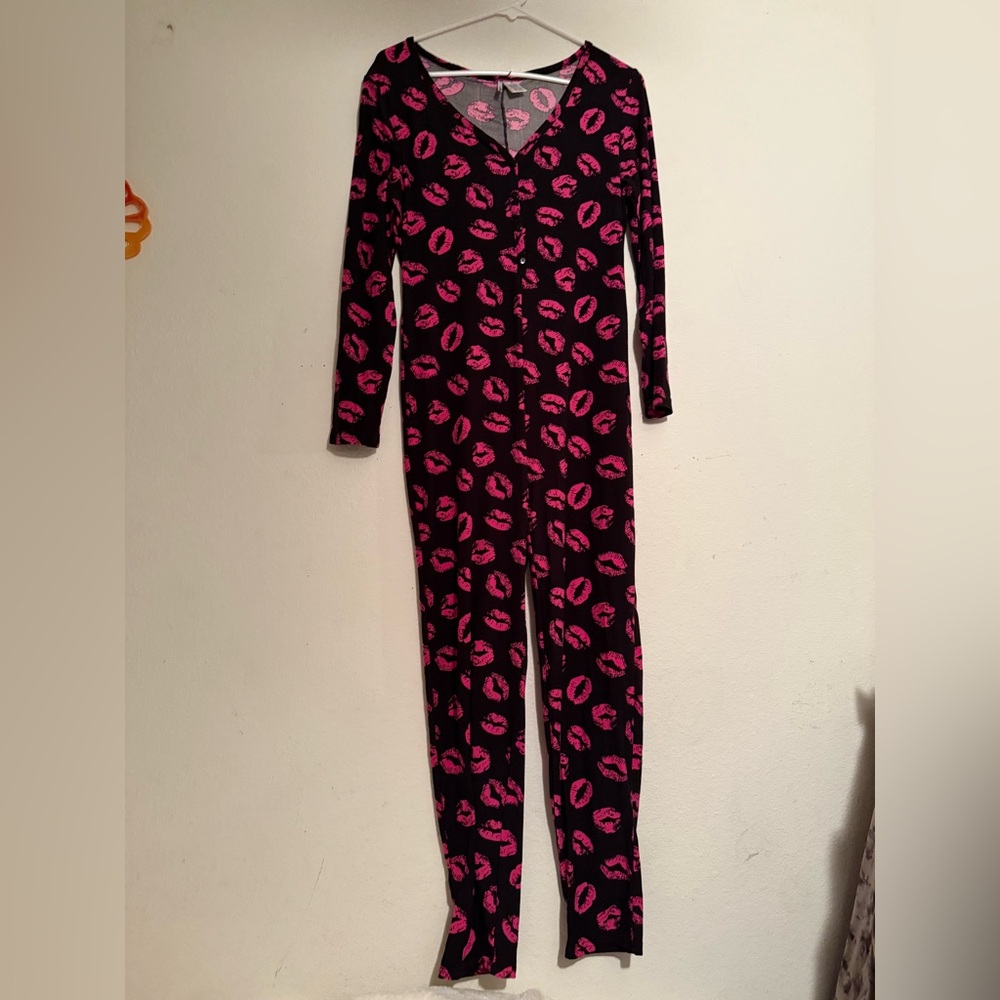 Fashion Nova Pajama Set with Pink Lip Design